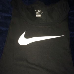 Women’s Nike swoosh shirt XL